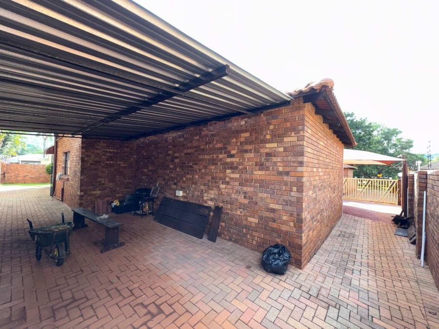 3 Bedroom Property for Sale in Safari Gardens North West